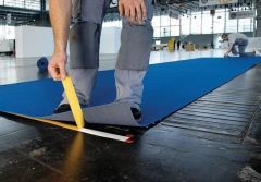 Geçici montaj bandı Çıkarılabilir Pet Kumaş Kauçuk Bazlı Yapışkan Sistemi 50mmx5mt