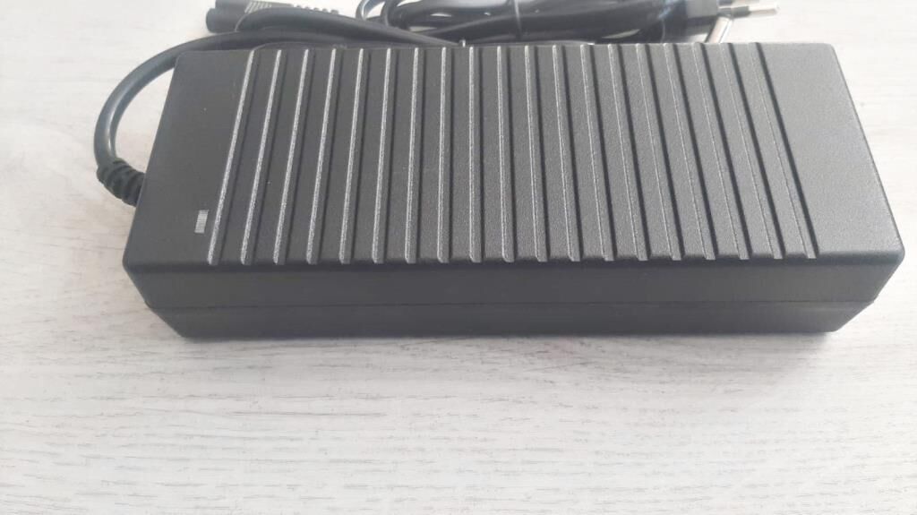 12 Volt 10Amper 120 Wat Çok Amaçlı Adaptör Güç kaynağı(Açıklamayı okumadan ürünü almayınız)