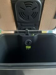 Primanova E-Cube Yumuşak Kapanan Pedallı Banyo Mutfak Ofis Çelik Çöp Kovası 30Lt-Pls iç kovalı-D14679